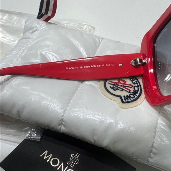 Moncler Bold Red Sunglasses Red - Picture 8 of 9